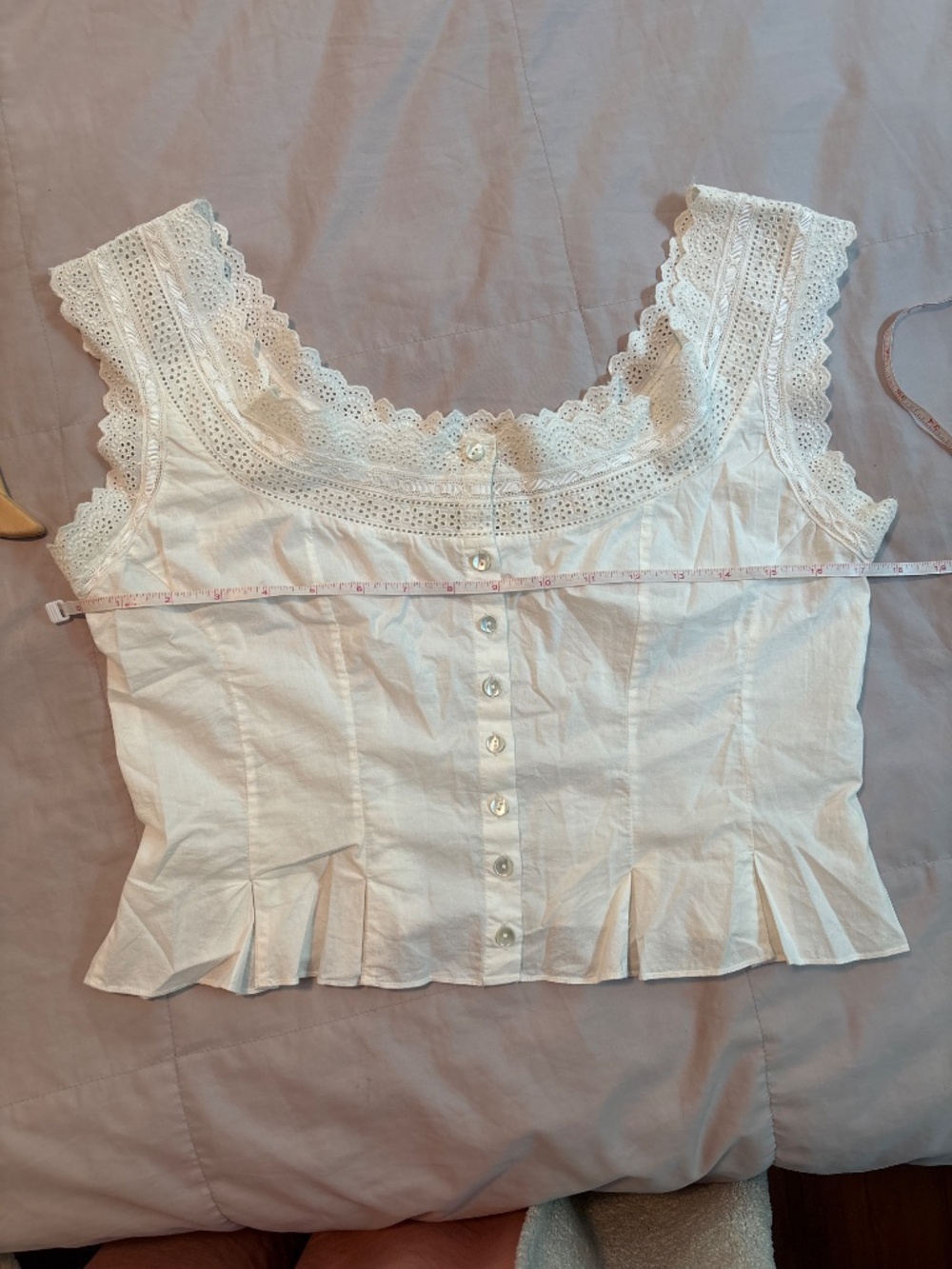 Doen Cream Eyelet Lace-Trim Button Front Cropped Top - Picture 5 of 16